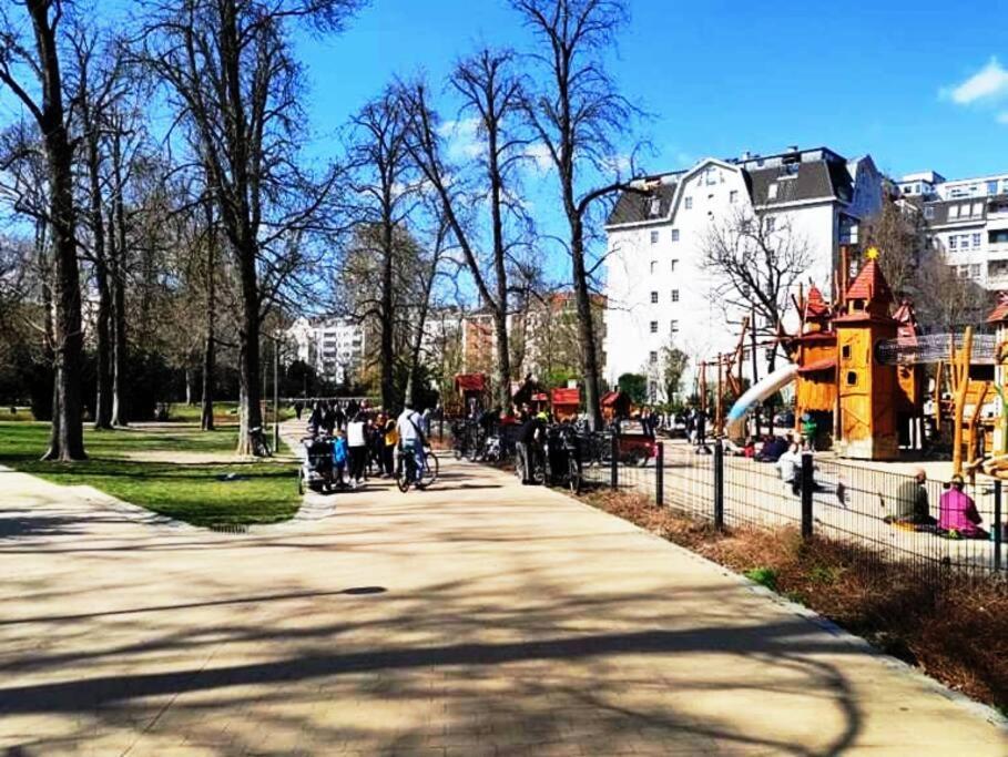 Schoeneberg Holiday Flat & Art Gallery Berlin Bagian luar foto