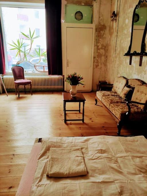 Schoeneberg Holiday Flat & Art Gallery Berlin Bagian luar foto